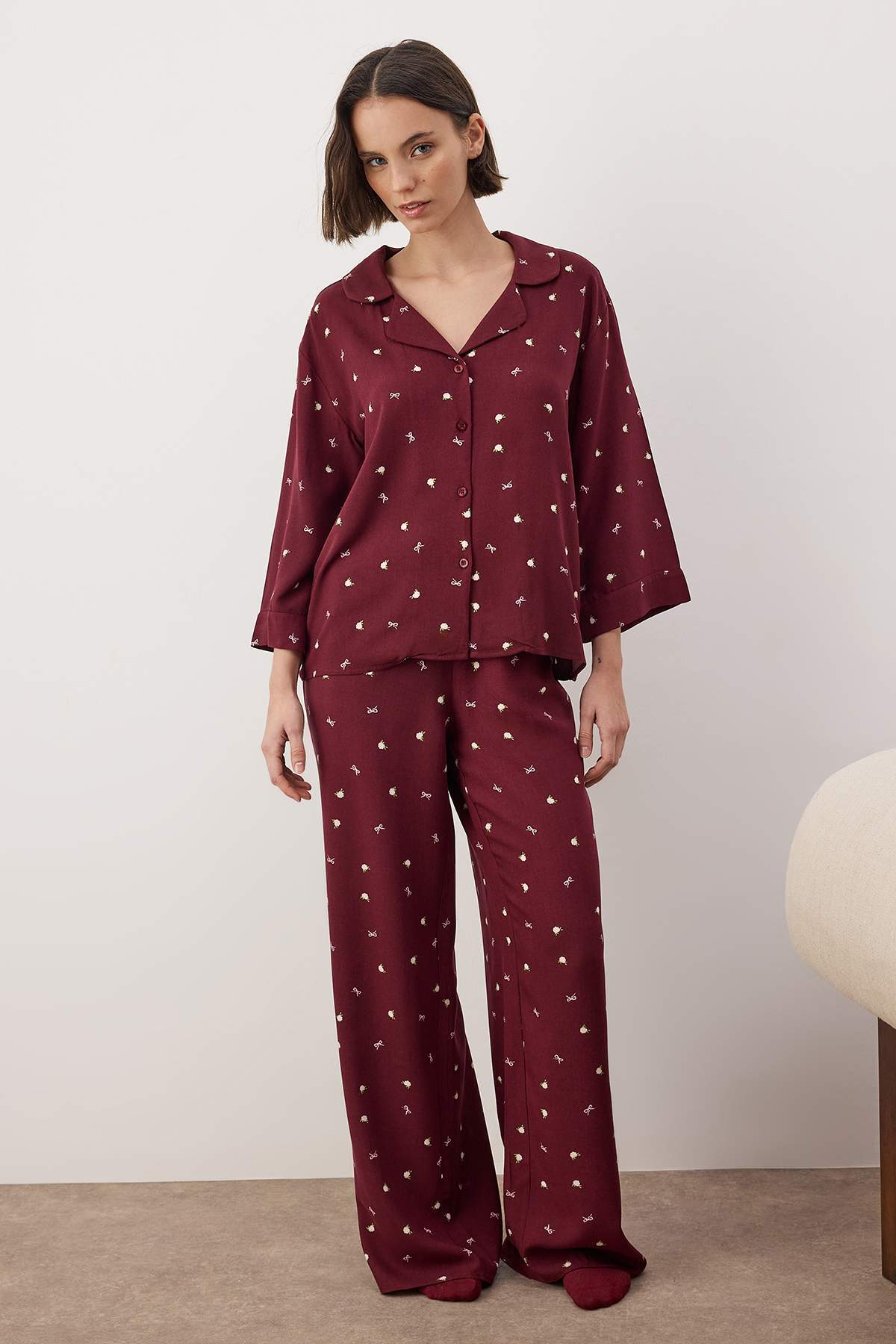 Trendyolmilla Ekru Baskılı Viskon Dokuma Pijama Takımı THMAW26PT00065