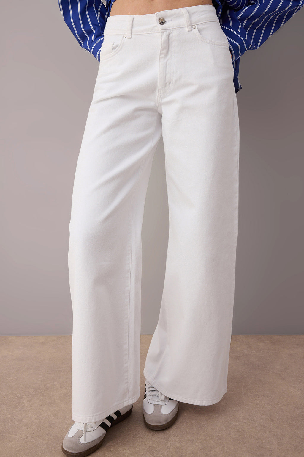 Beyaz Yüksek Bel Geniş Paça Wide Leg Jeans TWOAW26JE00023