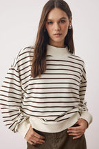 Trendyolmilla Zümrüt Yeşili Çizgili Oversize/Geniş Kalıp Örme Sweatshirt TWOAW26SW00102