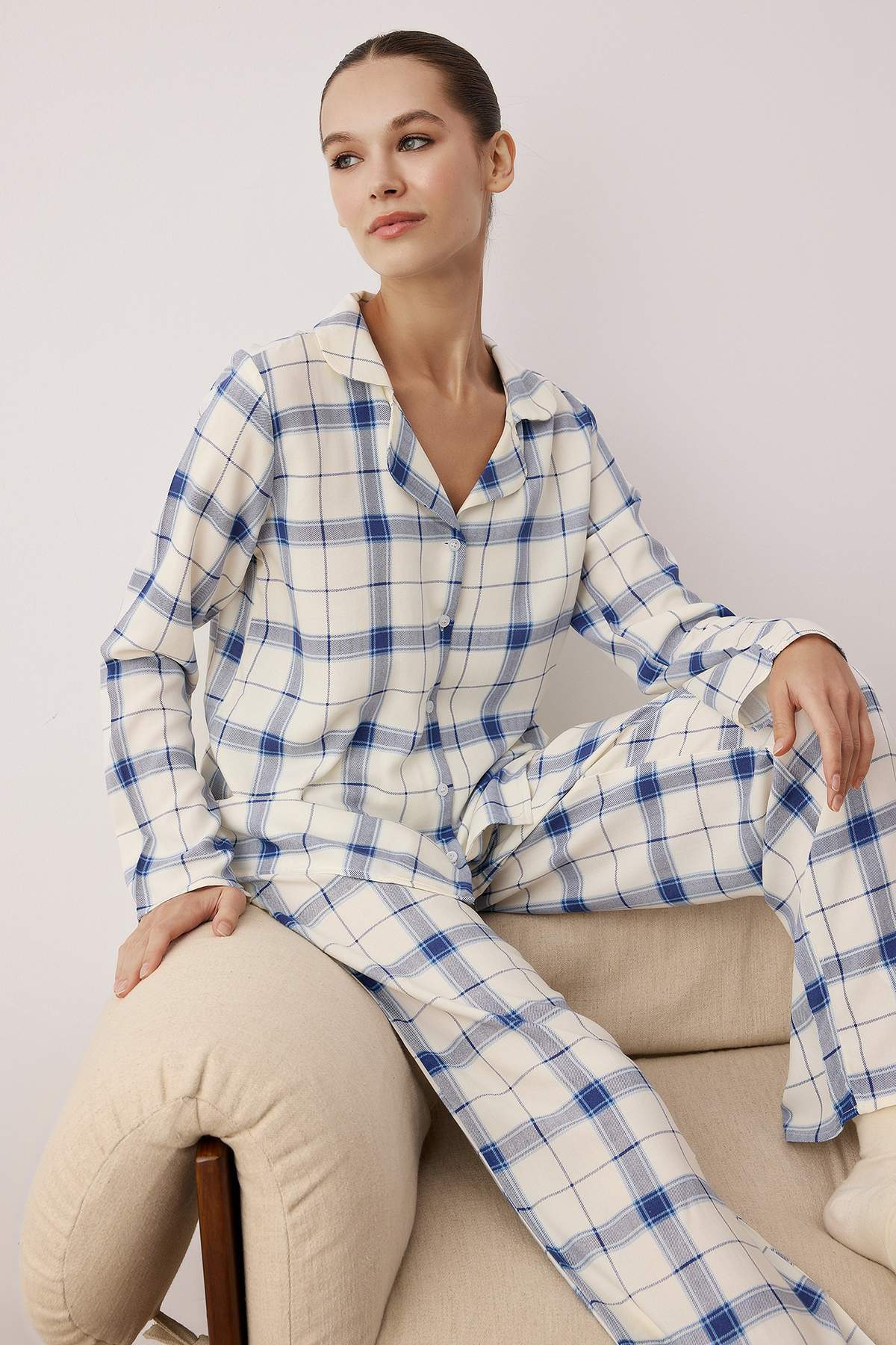 Trendyolmilla Mavi Ekoseli Viskon Dokuma Pijama Takımı THMAW26PT00066 Secondary image