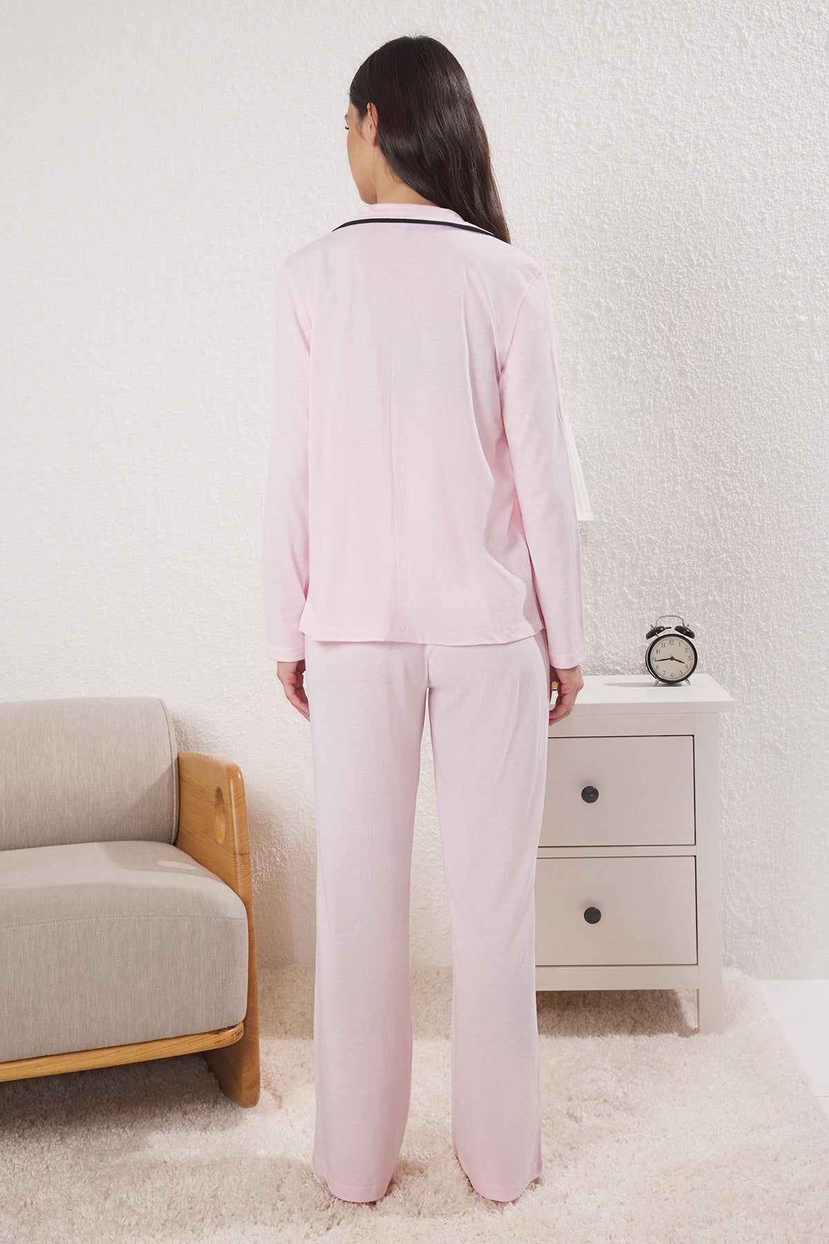 Trendyolmilla Gri %100 Pamuklu Biye ve Cep Detaylı Baskılı Örme Pijama Takımı THMAW22PT0785