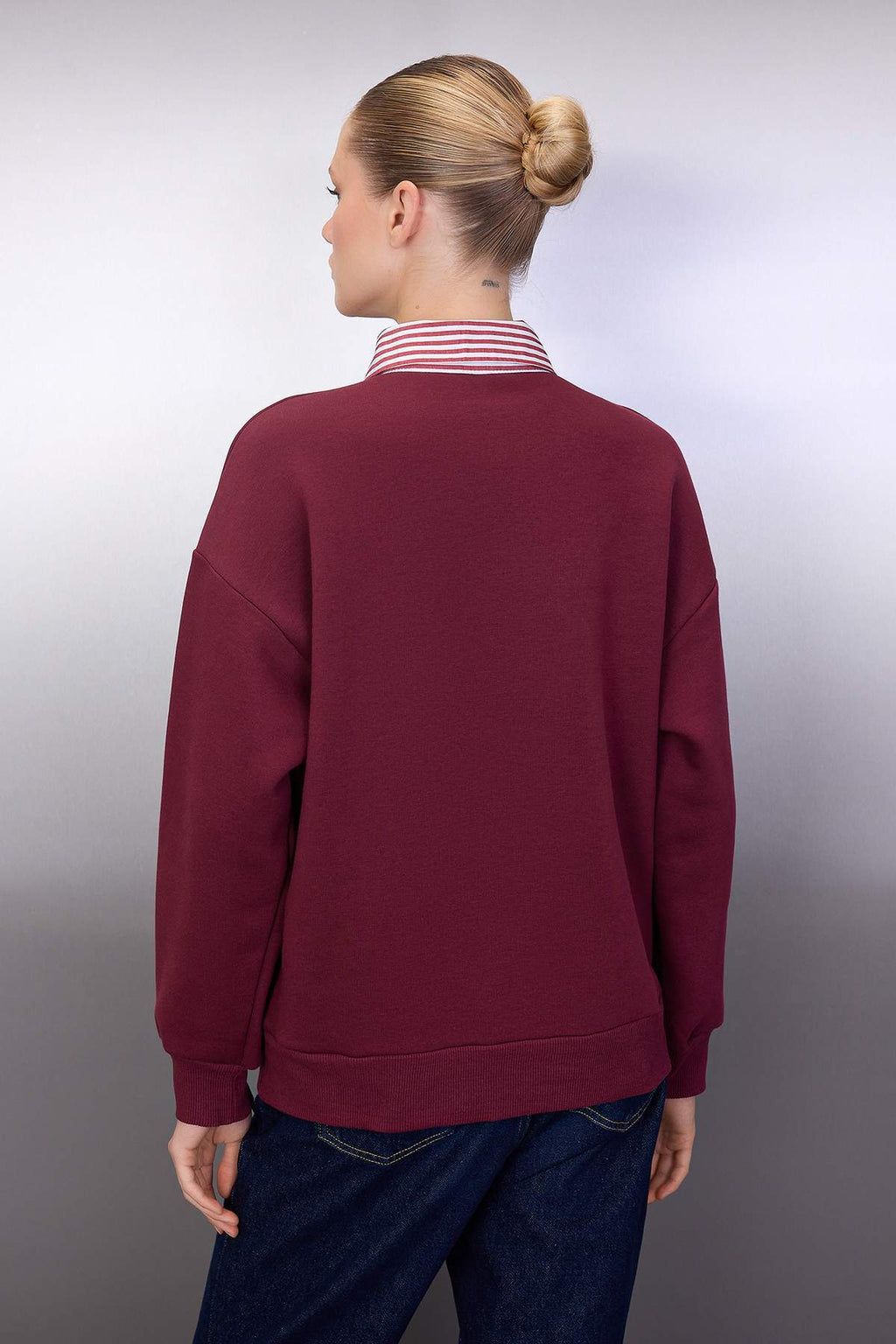 Trendyolmilla Ekru Oversize/Geniş Kalıp Dokuma Garni Detaylı Polo Yaka Örme Sweatshirt TWOAW26SW00116
