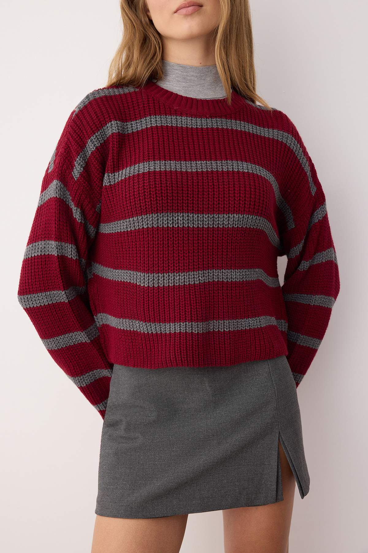 Trendyolmilla Bordo Crop Basic Geniş Kalıp Çizgili Triko Kazak TWOAW23KZ00390