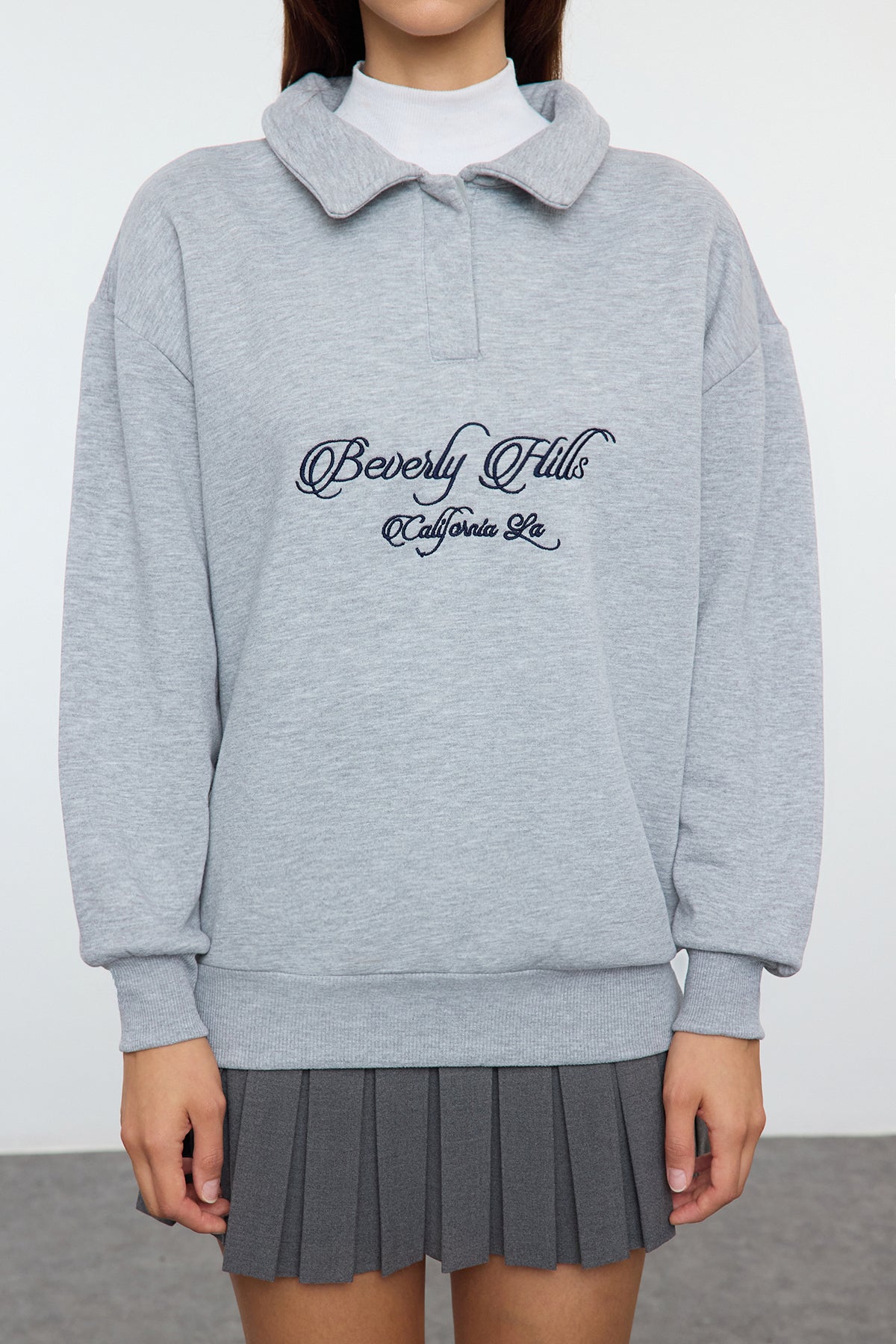 Trendyolmilla Sarı Gömlek Yaka Nakışlı Regular Fit Kalın İçi Polarlı Örme Sweatshirt TWOAW24SW00182
