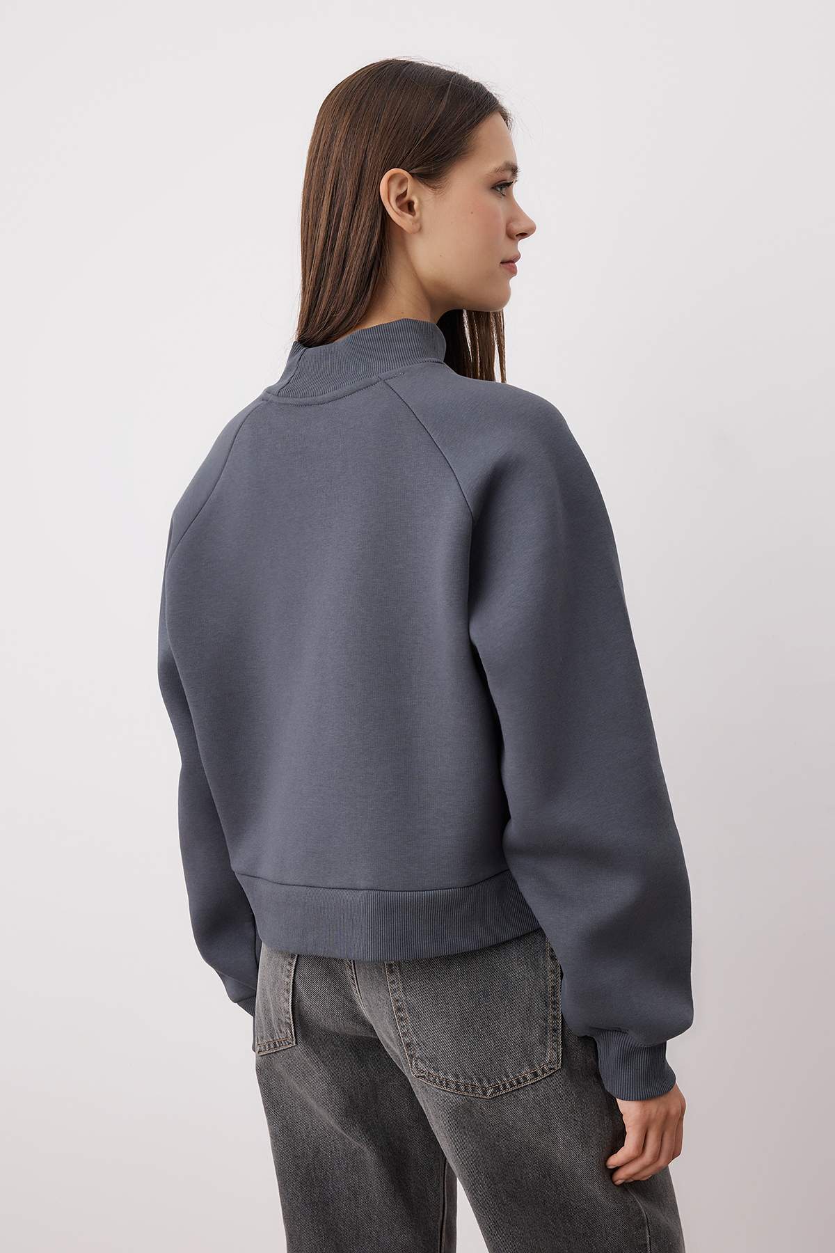 Trendyolmilla Antrasit Reglan Kollu Oversize/Geniş Kalıp Kalın İçi Polarlı Örme Sweatshirt TWOAW26SW00150