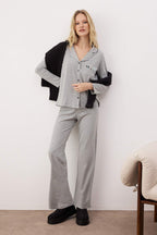 Trendyolmilla Gri %100 Pamuklu Biye ve Cep Detaylı Baskılı Örme Pijama Takımı THMAW22PT0785