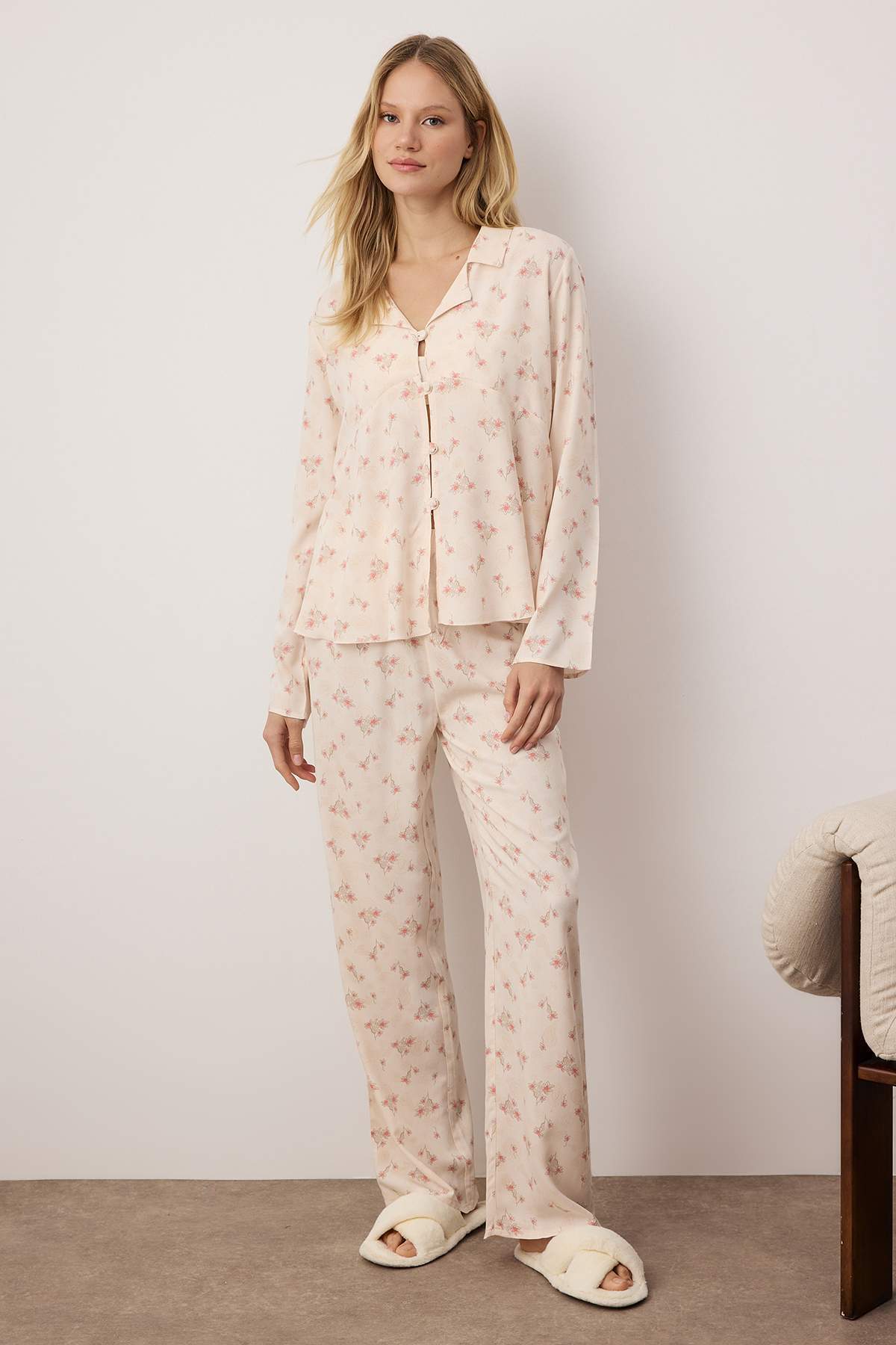 Çok Renkli Çiçekli Viskon Dokuma Pijama Takımı THMAW26PT00104