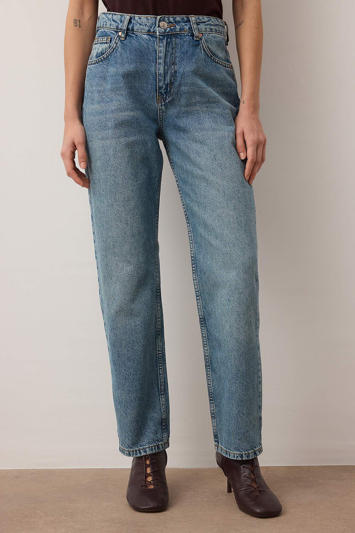 Trendyolmilla Gri Yüksek Bel Boru Paça Yeni Straight Jeans TWOAW26JE00060