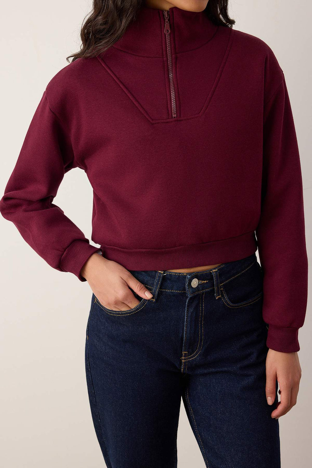 Trendyolmilla Siyah Kalın İçi Polarlı Dik Yaka Yarım Pat Fermuarı Crop Örme Sweatshirt TWOAW26SW00233