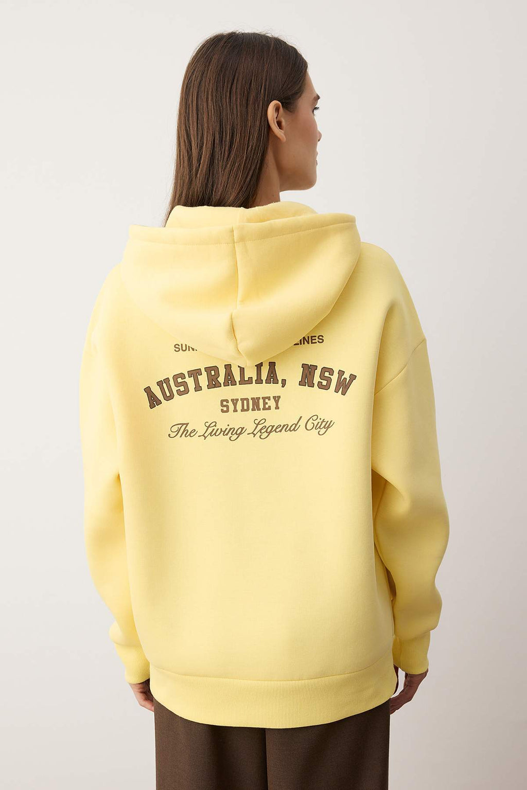 Trendyolmilla Açık Pembe alın İçi Polarlı Kapüşonlu Ön ve Sırt Baskılı Oversize Örme Sweatshirt TWOAW26SW00184