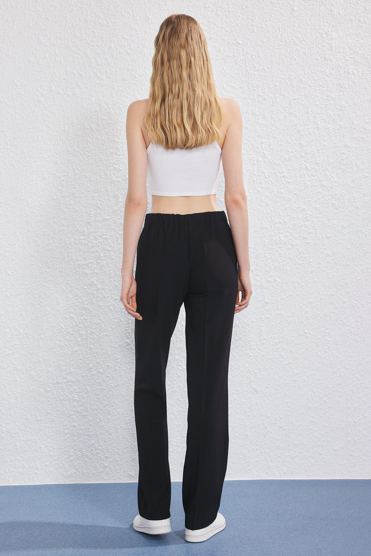 Trendyolmilla Siyah Arka Beli Lastikli Straight/Düz Kesim Dokuma Pantolon TWOSS25PL00102