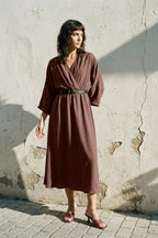 Trendyolmilla Kahverengi Kemerli A-line Kruvaze Yakalı Aerobin Boho Midi Dokuma Elbise TWOSS24EL00992