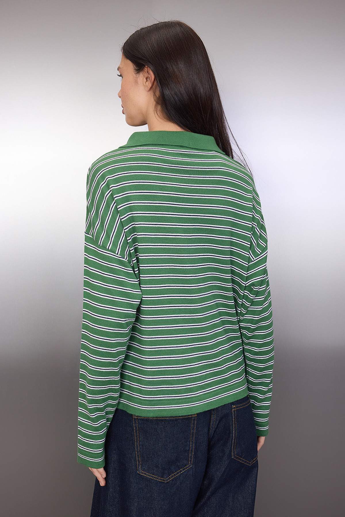 Trendyolmilla Wardrobe Essentials Yeşil Premium İplik/Özel İplikli Geniş Kalıp Çizgili Triko Kazak TWOAW26KZ00195