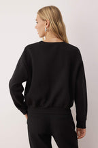 Trendyolmilla Siyah Taş Akseusar Detaylı Bisiklet Yaka Regular Crop Örme Sweatshirt TWOAW26SW00090