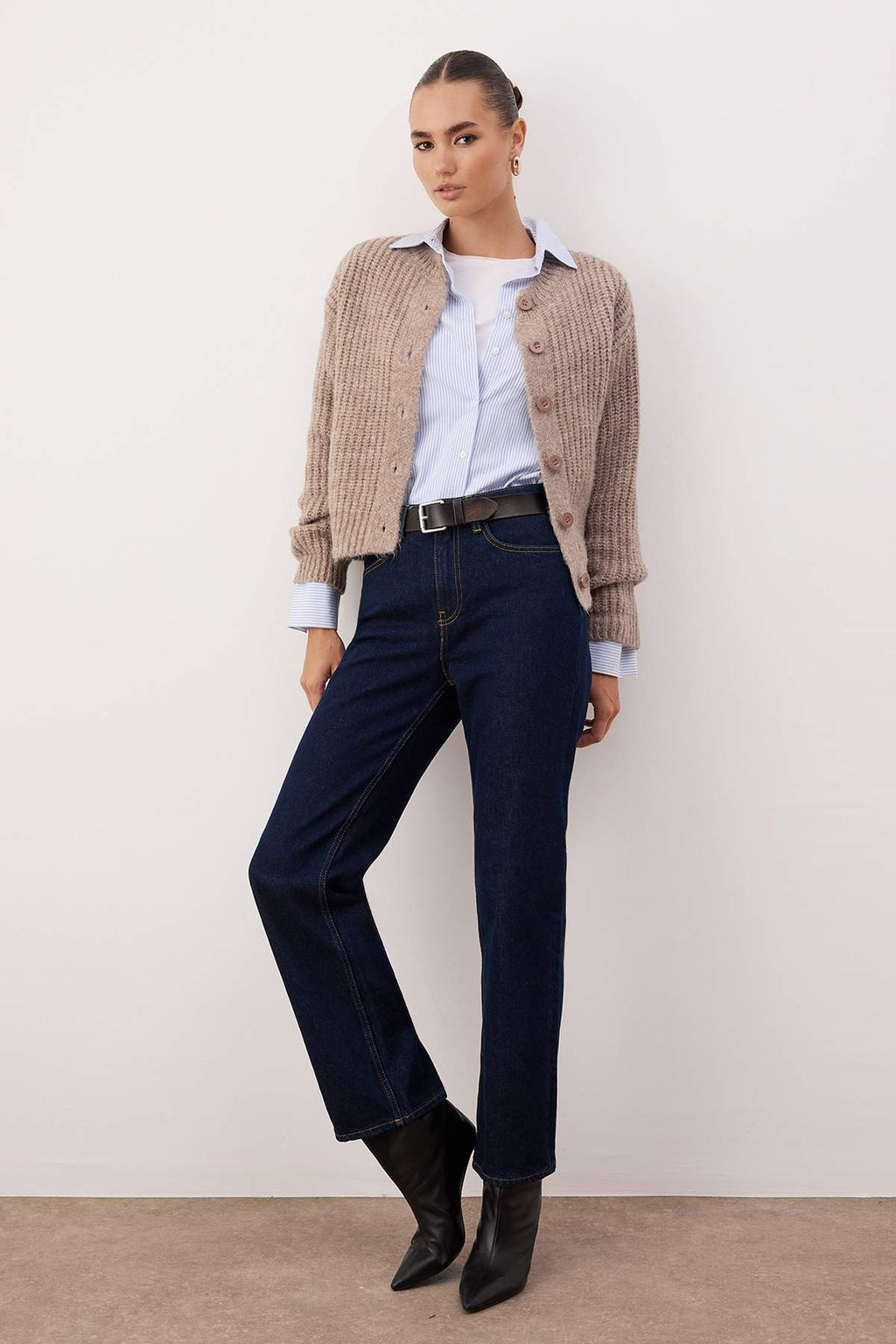 Trendyolmilla Wardrobe Essentials Gri Yumuşak Dokulu Basic Triko Hırka | TWOAW26HI00204
