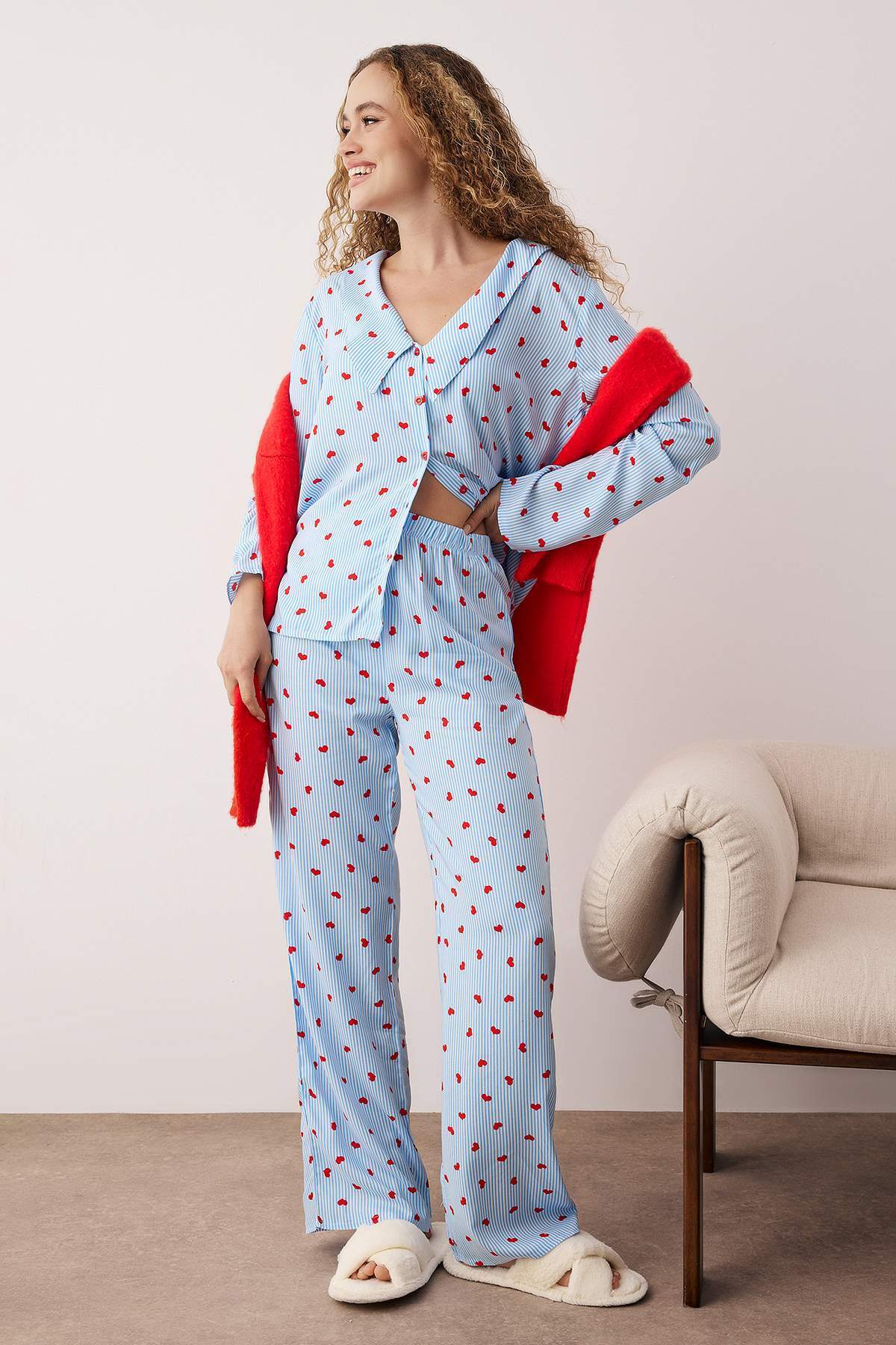 Trendyolmilla Pembe Çizgili Viskon Dokuma Pijama Takımı THMAW26PT00106