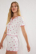 Trendyolmilla Beyaz %100 Pamuklu Çiçekli Kurdele/Fiyonklu Fitilli Şortlu Örme Pijama Takımı THMSS25PT00434