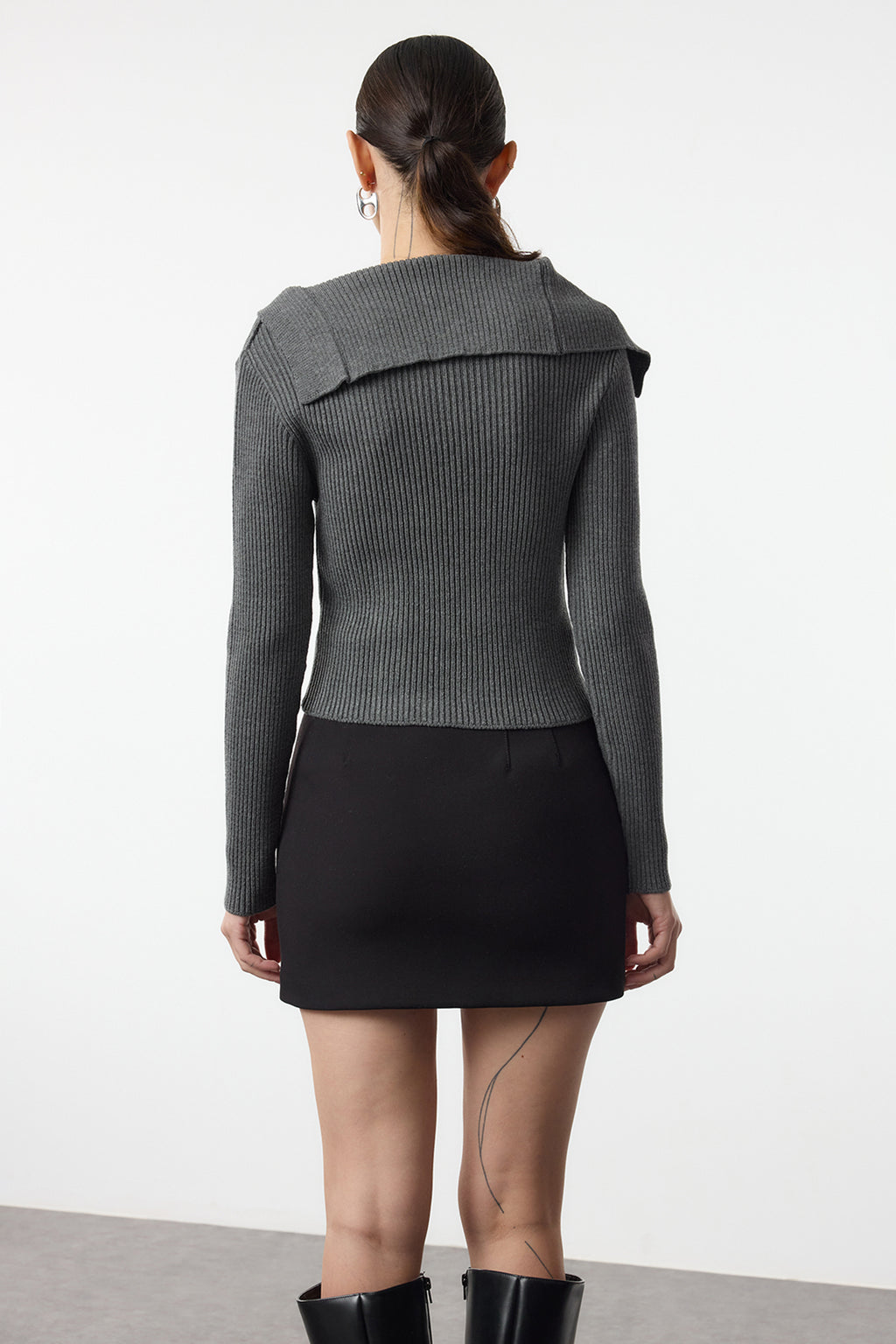 Trendyolmilla Siyah Merserize Görünümlü Premium İplik/Özel İplik Fitted/Vücudu Saran Triko Hırka TWOAW25HI00254
