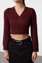 Trendyolmilla Kahverengi Crop Yumuşak Dokulu Kruvaze Triko Kazak TWOAW24KZ00381