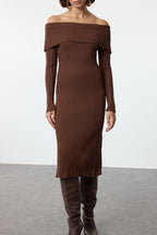 Trendyolmilla Kahverengi Midi Triko Basic Carmen Yaka Elbise TWOAW25EL00033