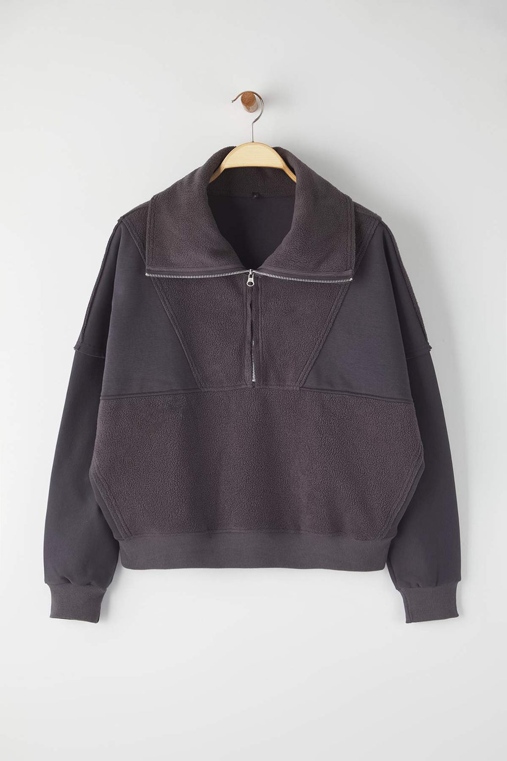 Trendyolmilla Ekru Regular/Normal Kalıp Polar Fermuarlı Cep Detaylı Kalın Örme Sweatshirt TWOAW26SW00009