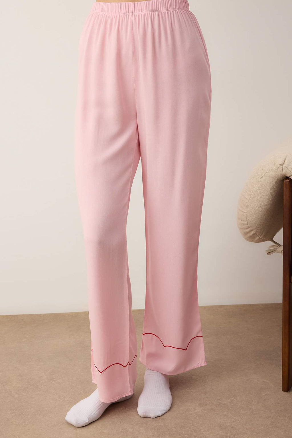Pembe Çilek Nakışlı Viskon Dokuma Pijama Takımı THMAW26PT00169