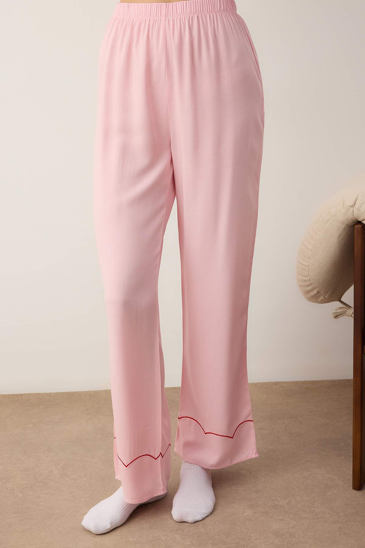 Pembe Çilek Nakışlı Viskon Dokuma Pijama Takımı THMAW26PT00169