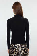 Trendyolmilla Siyah Fitted/Vücuda Oturan Uzun Kollu Dik Yaka Fitilli Esnek Örme Bluz TWOAW25BZ00078