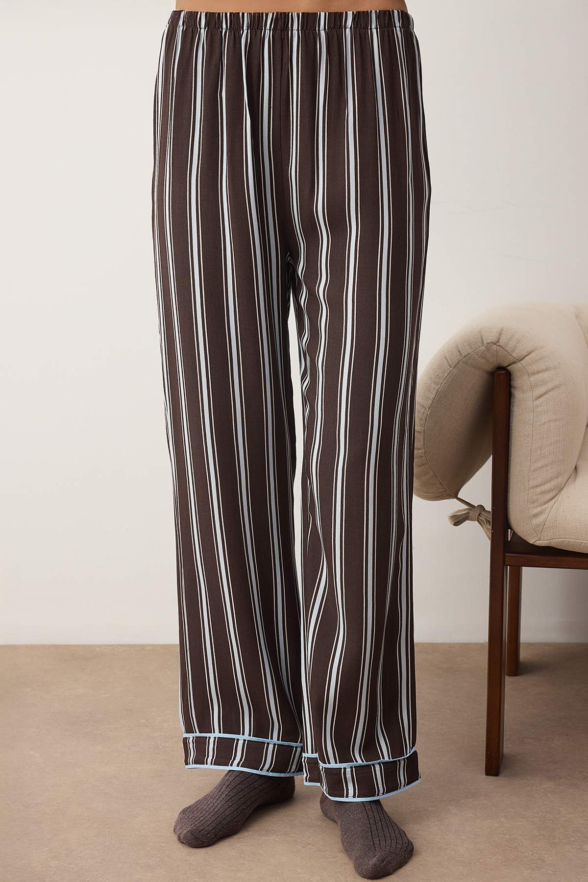 Trendyolmilla Bordo Biyeli Viskon Dokuma Pijama Takımı THMAW21PT0292