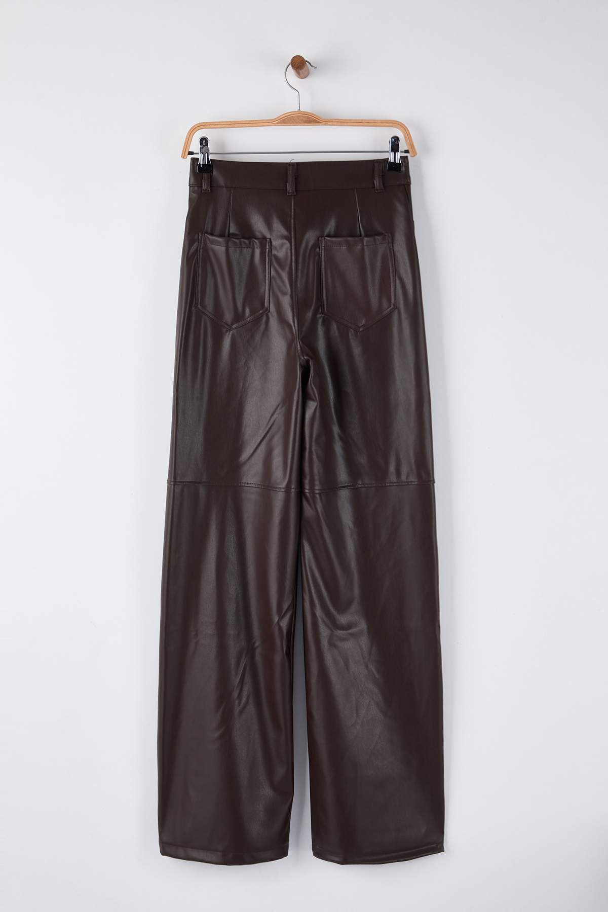 Trendyolmilla Kahverengi Relaxed/Rahat Straight/Boru Paça Dikiş Detaylı Örme Deri Pantolon TWOAW25PL00068