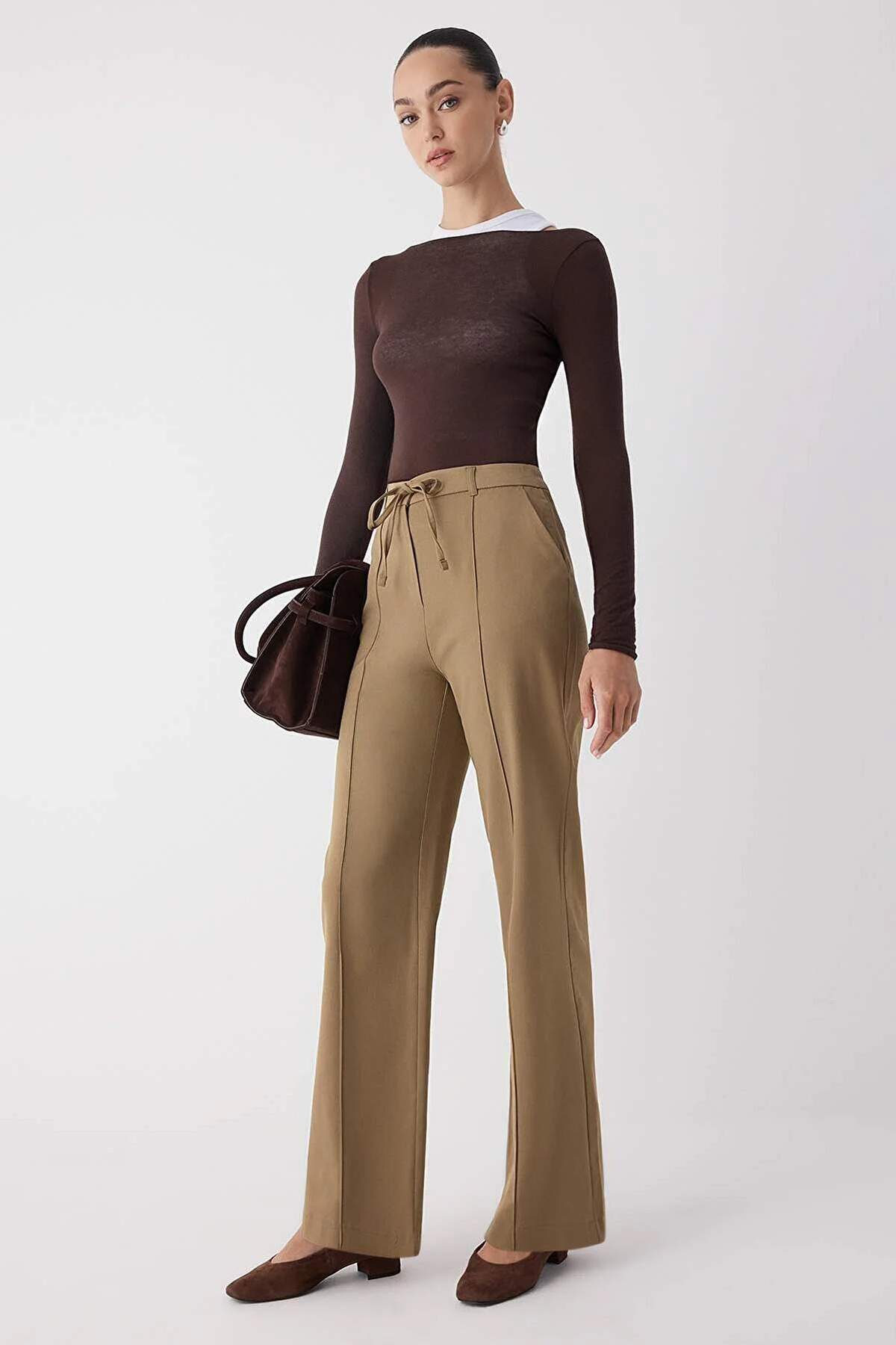 Trendyolmilla Wardrobe Essentials Siyah Bağcıklı Kışlık Tuşeli Rahat Kumaş Geniş Paça Pantolon | TWOAW26PL00012