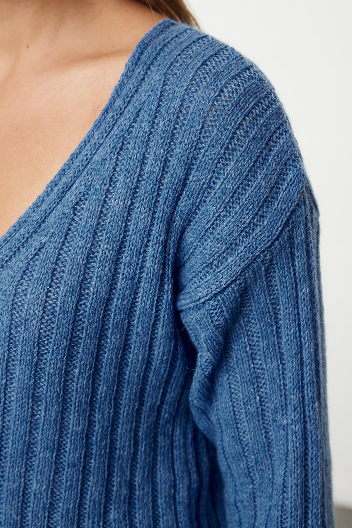 Trendyolmilla Koyu Mavi Merserize Görünümlü Yünlü Geniş Kalıp Basic Triko Kazak TWOAW23KZ01844