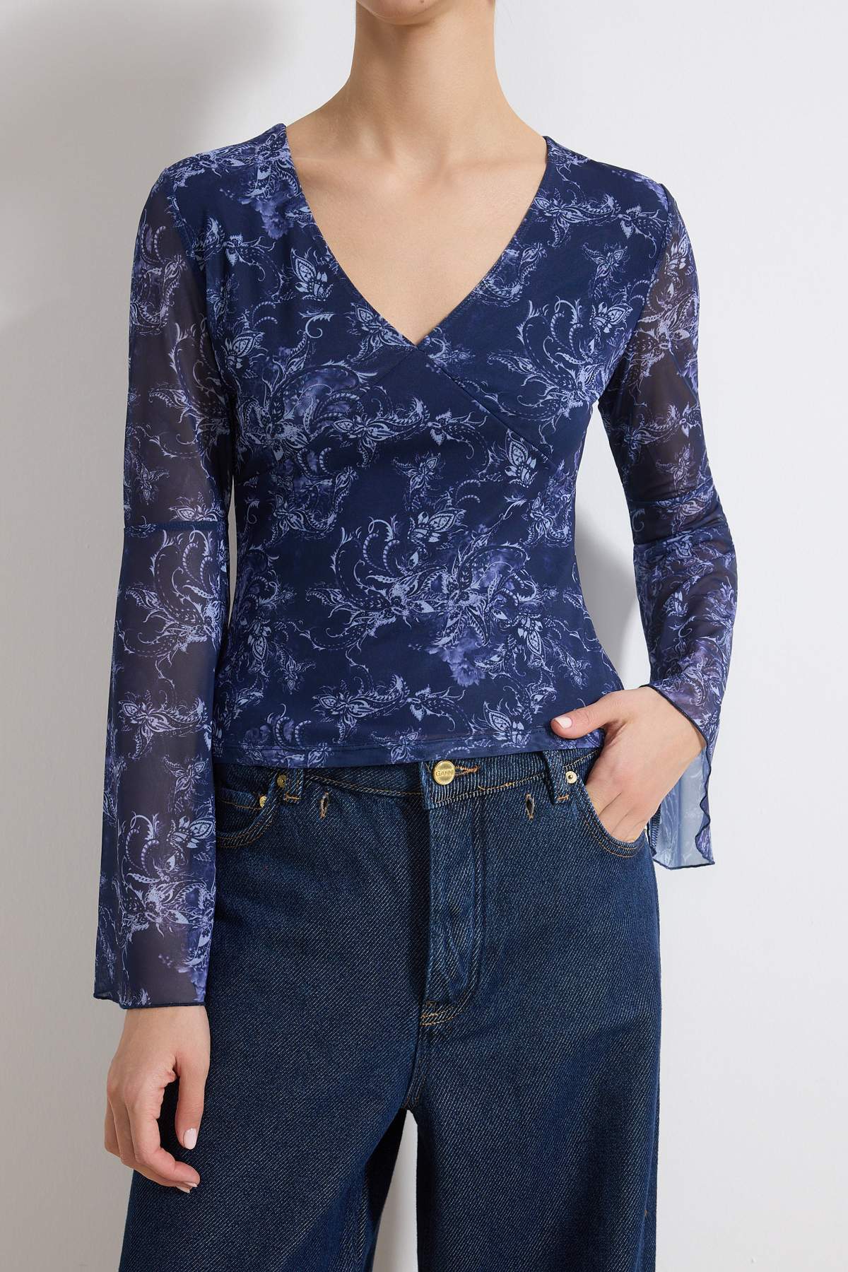 Trendyolmilla Çok Renkli Boho/Boho Chic Baskılı V yaka İspanyol Kol Tül Esnek Örme Bluz TWOAW26BZ00239