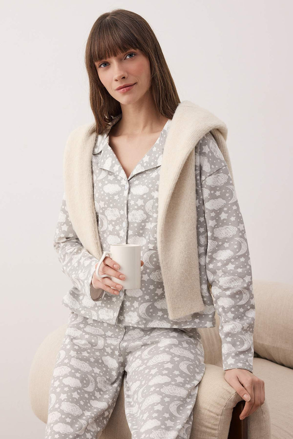 Trendyolmilla Gri Pamuklu Bulutlu Cep Detaylı Örme Pijama Takımı THMAW25PT00227