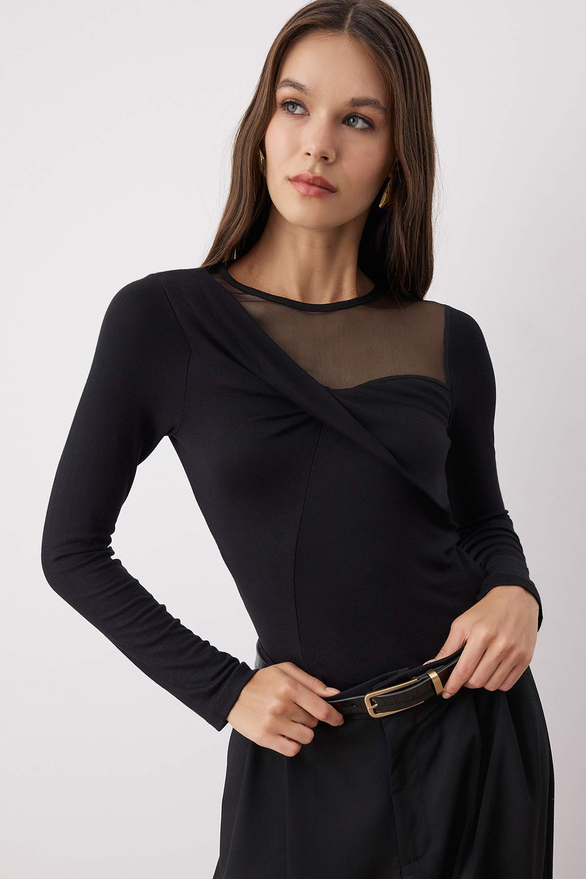 Trendyolmilla Ekru Yaka Detaylı Fitted/Vücuda Oturan Örme Bluz TWOAW26BZ00173