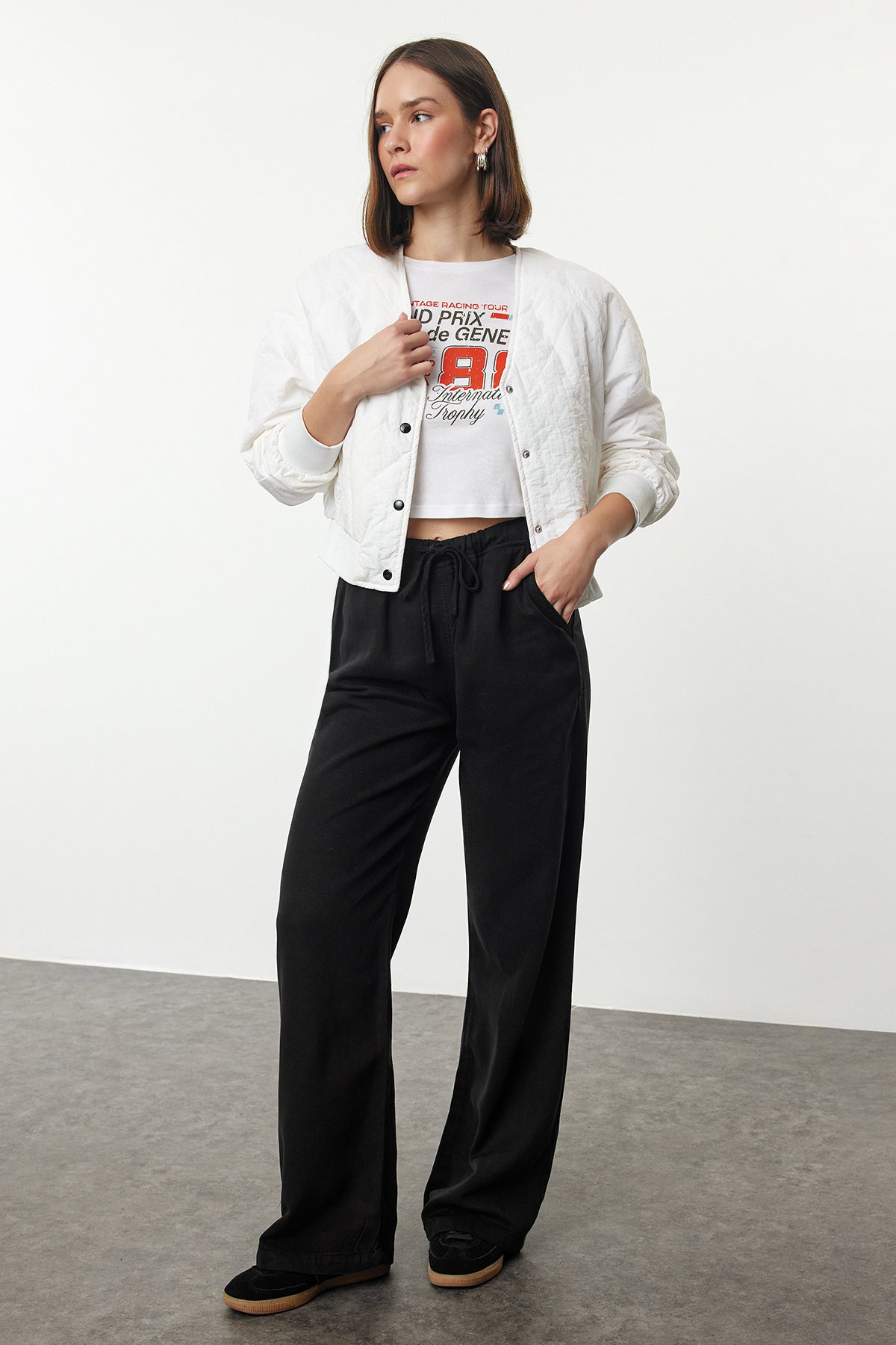 Trendyolmilla Bej More Sustainable %100 Tencel™ Beli Lastikli Yüksek Bel Jeans TWOSS24JE00203
