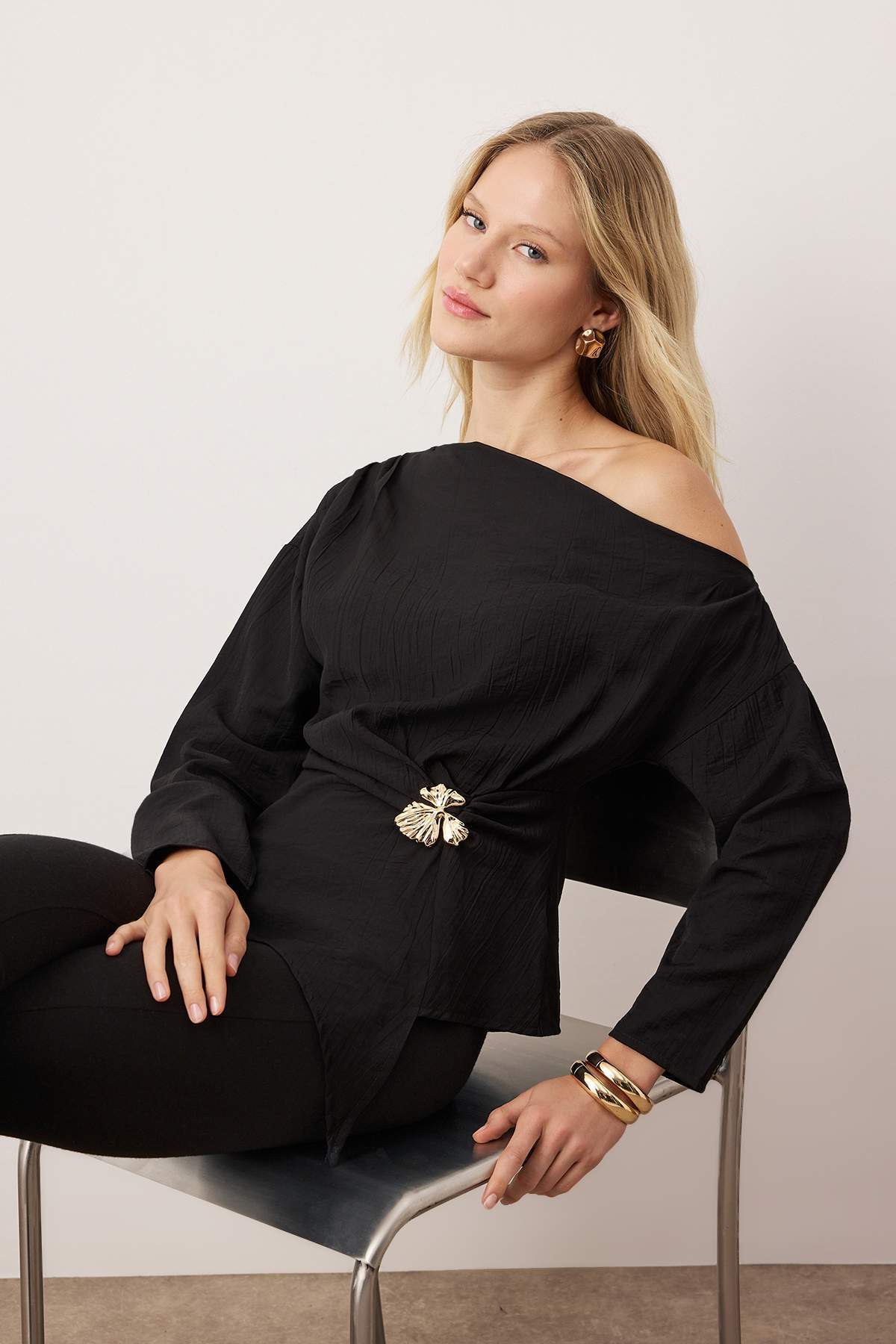 Trendyolmilla Ördek Başı Yeşili Aksesuar Detaylı Düşük Omuz Dokuma Bluz TWOAW26BZ00280