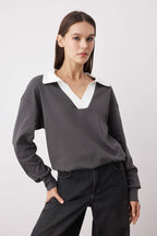 Trendyolmilla Ekru Renk Bloklu Polo Yaka Relaxed/Rahat Kalıp Örme Sweatshirt TWOAW26SW00043