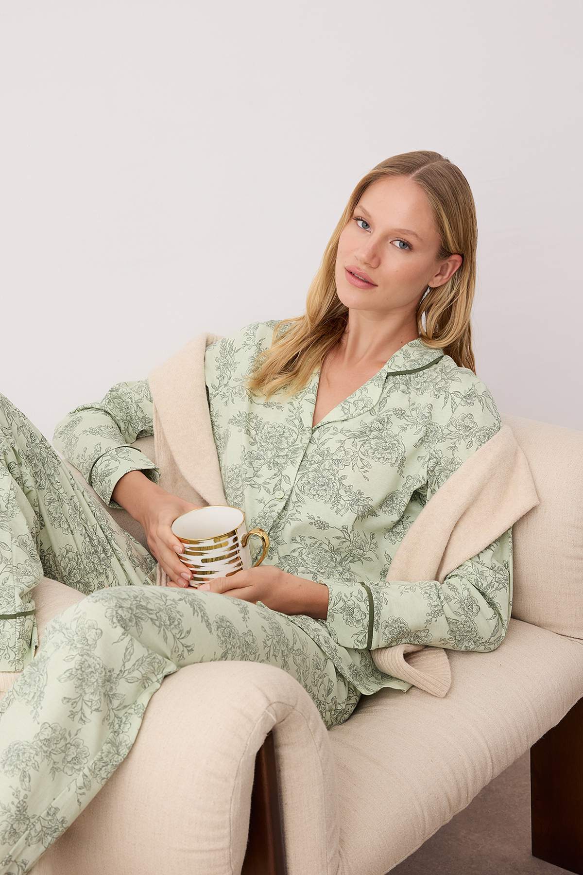 Yeşil %100 Pamuklu Çiçekli Gömlek Yaka Biyeli Örme Pijama Takımı THMAW26PT00152 Secondary image