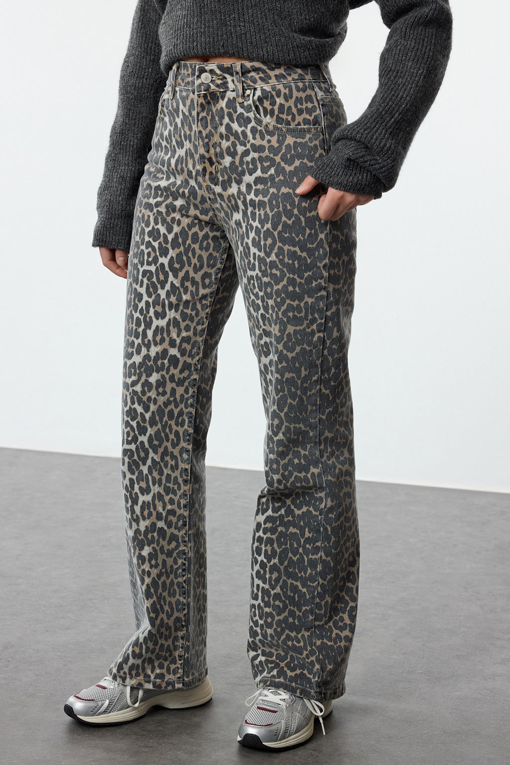 Trendyolmilla Çok Renkli Leopar Desenli Kahverengi Yüksek Bel Orta Esnek Wide Leg Jeans TWOAW25JE00309