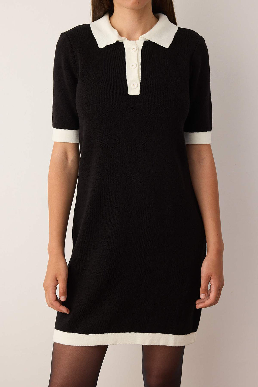 Trendyolmilla Siyah Renk Bloklu Kısa / Mini Polo Yaka Triko Elbise TWOAW26EL00105