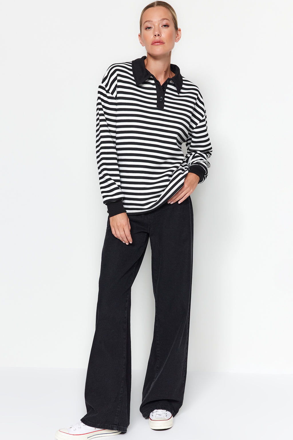 Siyah Çizgili Polo Yaka Kalın İçi Polarlı Oversize Örme Sweatshirt TWOAW24SW00344