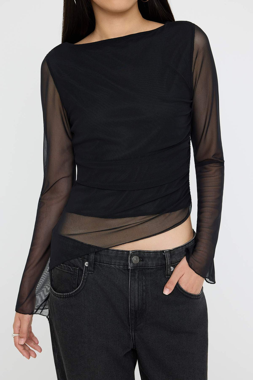 Trendyolmilla Ekru Soyut Animal Kayık Yaka Asimetrik Detaylı Fitted/vücuda Oturan Örme Bluz TWOAW26BZ00128