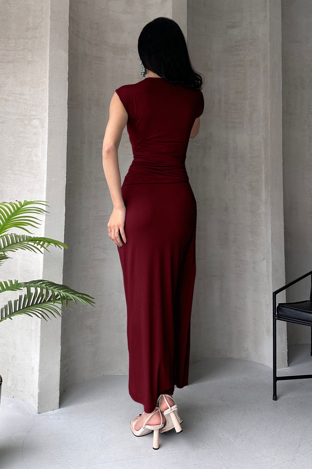 Trendyolmilla Kahverengi Vücuda Oturan Maxi Şık Gece Abiye Mezuniyet Elbise TPRSS25EL00316