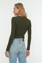 Trendyolmilla Kahverengi-Bej 2'li Paket Vücuda Oturan Bisiklet Yaka Fitilli Crop Esnek Örme Bluz TWOAW22BZ0331