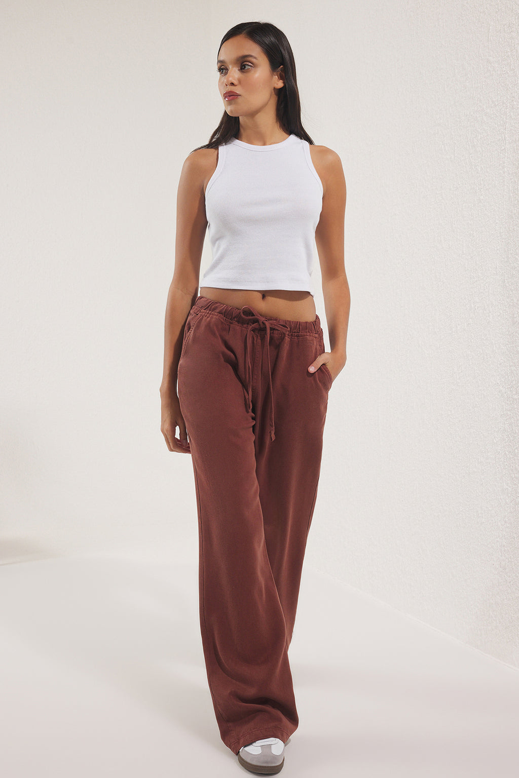 Trendyolmilla Bej More Sustainable %100 Tencel™ Beli Lastikli Yüksek Bel Jeans TWOSS24JE00203