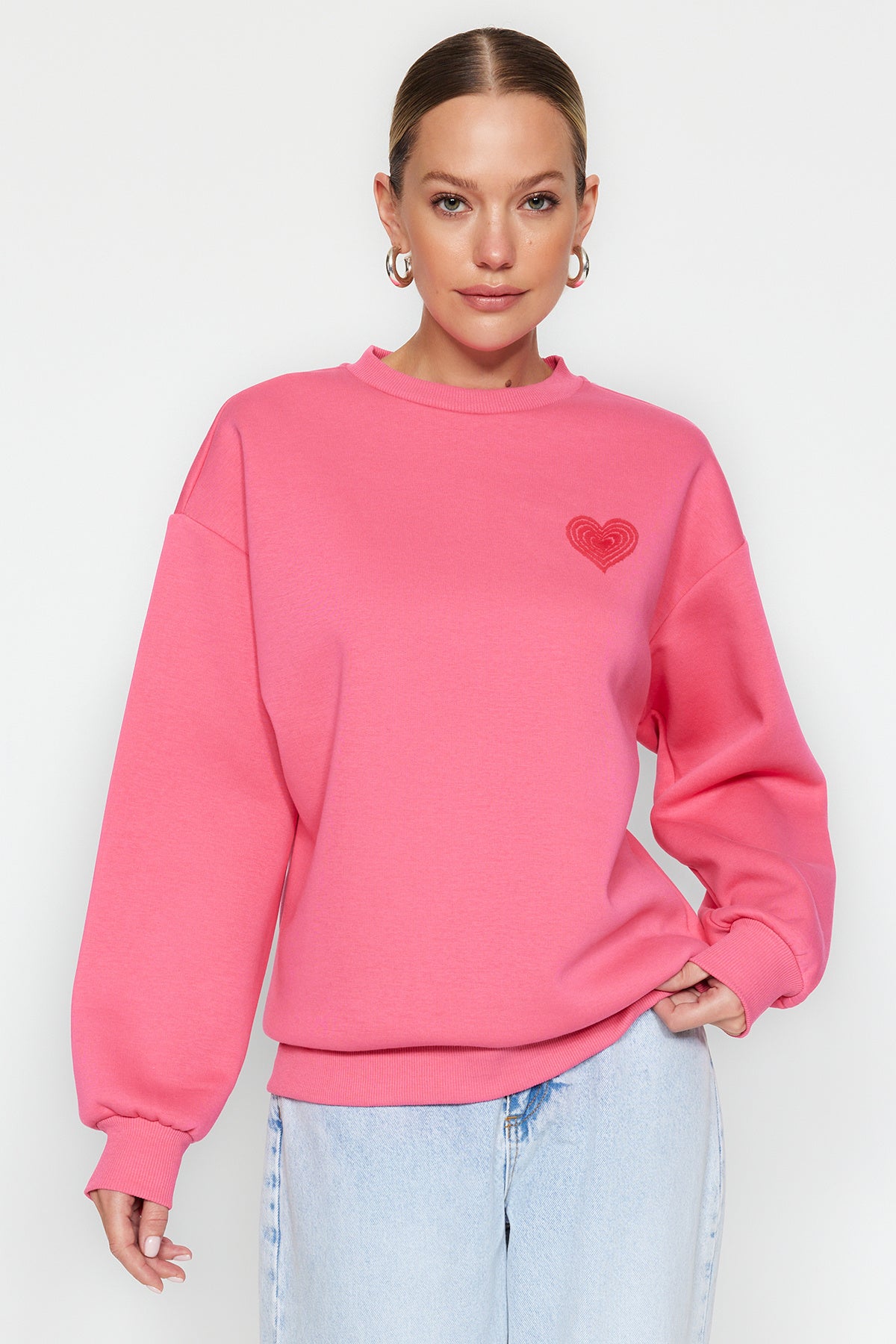 Trendyolmilla Ekru Kalın İçi Polarlı Göğüs ve Sırt Kabartma Baskılı Oversize Örme Sweatshirt TWOAW24SW00226