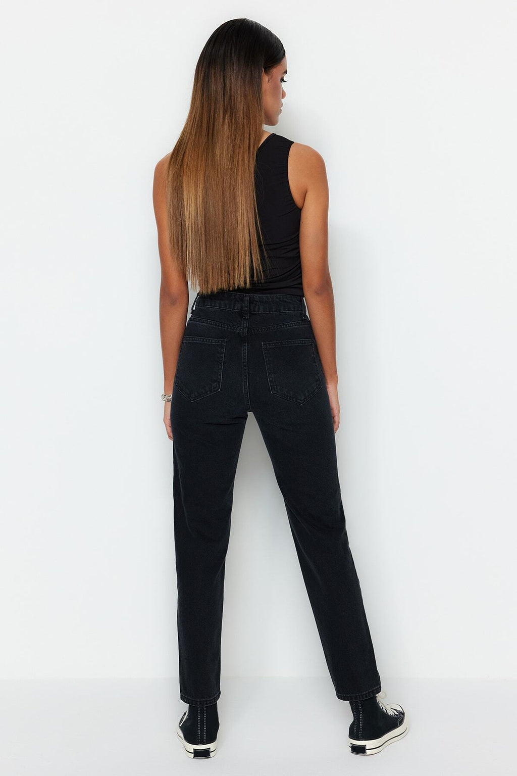 Trendyolmilla Siyah Yüksek Bel Mom %100 Pamuk Non-Stretch Jeans TWOSS23JE00085