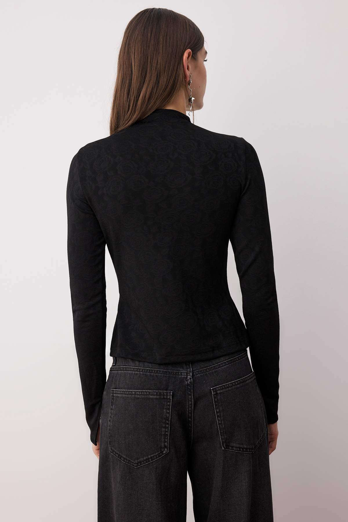 Siyah Çiçekli Hakim Yaka Uzun Örme Jakar Party Bluz TPRAW26BZ00018