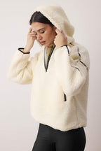 Ekru Biye Detaylı Oversize/Geniş Kalıp Peluş Kapüşonlu Kalın Örme Sweatshirt TWOAW26SW00229